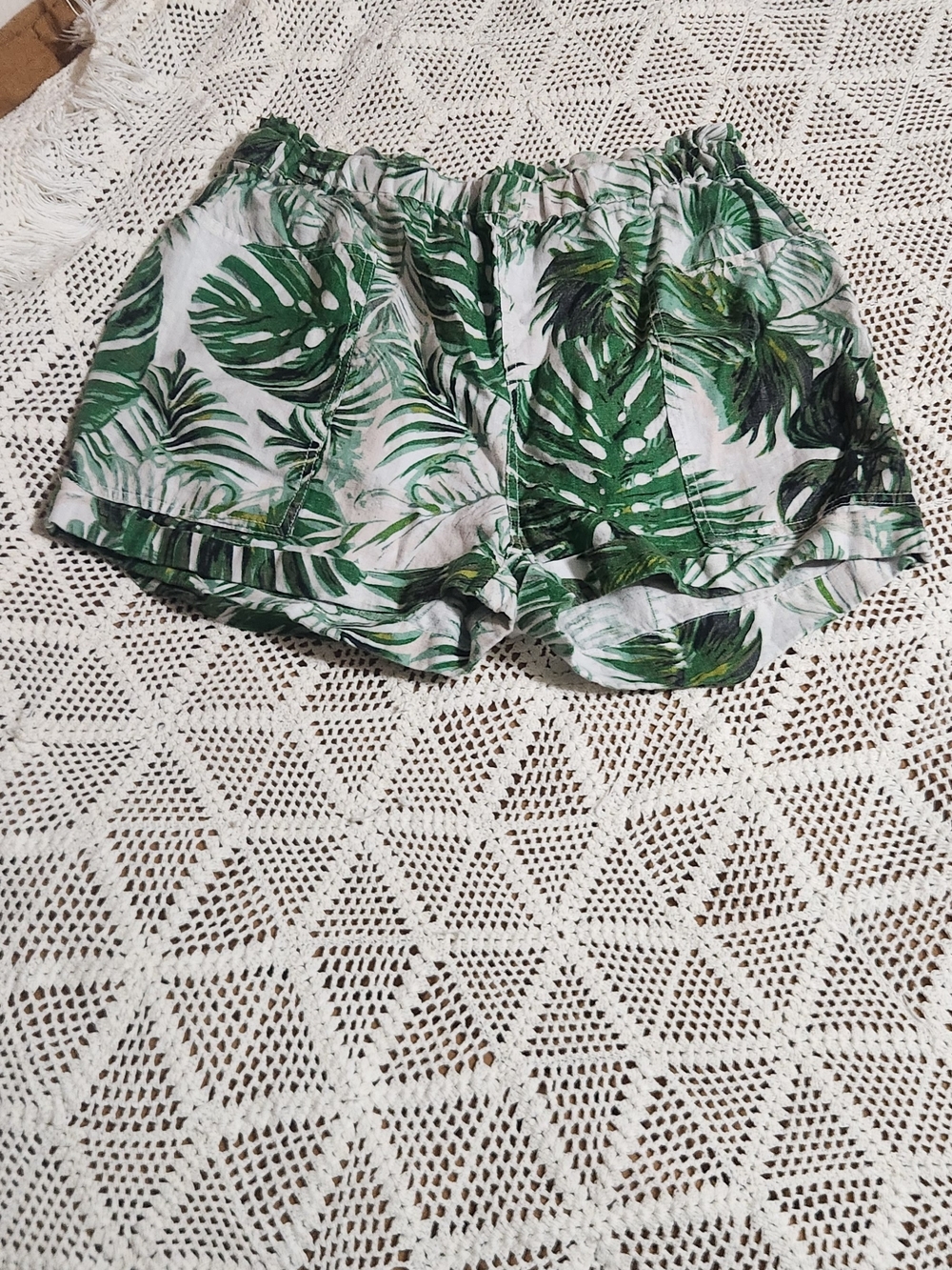 Source Unknown White Shorts with Green Tropical Leaf Print